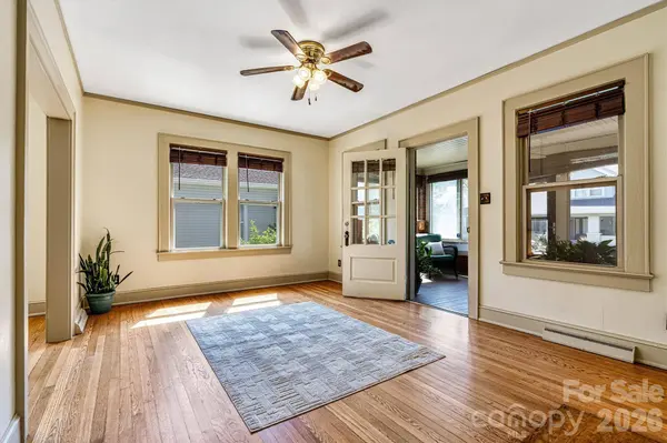 220 W 8th ST, Newton, NC 28658