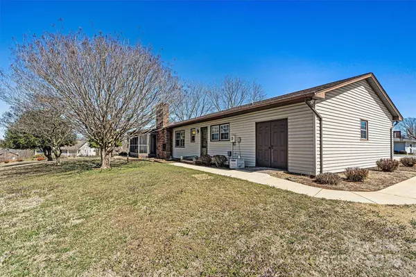 2 Honeysuckle WAY, Granite Falls, NC 28630