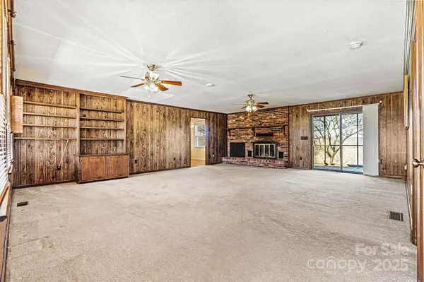 2 Honeysuckle WAY, Granite Falls, NC 28630