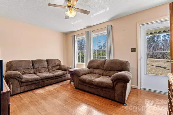 1802 Young DR, Conover, NC 28613