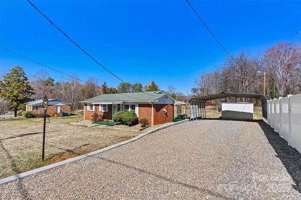 1802 Young DR, Conover, NC 28613