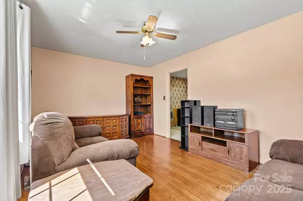 1802 Young DR, Conover, NC 28613