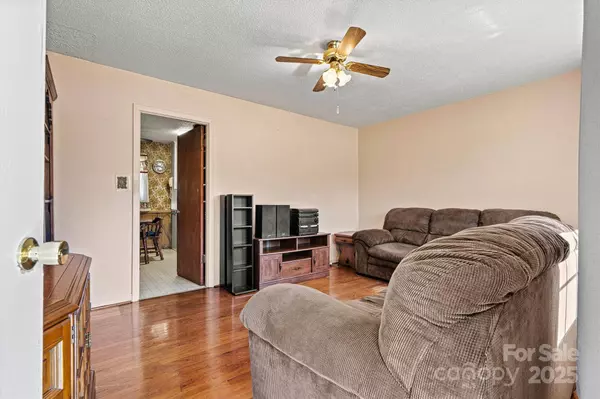 1802 Young DR, Conover, NC 28613