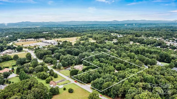 2807 17th Street CT NE #1-14, Hickory, NC 28601