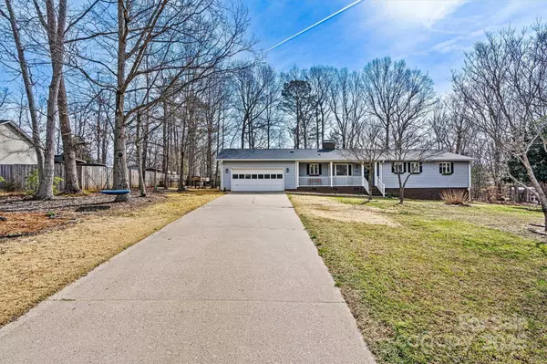 1140 Knollwood DR, Claremont, NC 28610