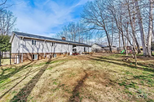 1140 Knollwood DR, Claremont, NC 28610