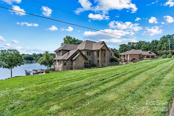 4202 54th AVE NE, Hickory, NC 28601