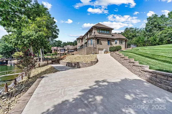 4202 54th AVE NE, Hickory, NC 28601