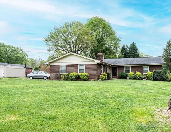 1025 Hefner DR NW, Conover, NC 28613