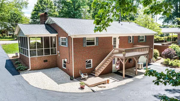 1602 Brentwood DR, Newton, NC 28658