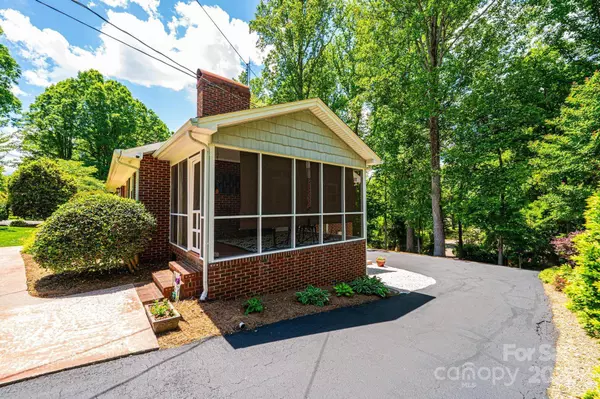 1602 Brentwood DR, Newton, NC 28658