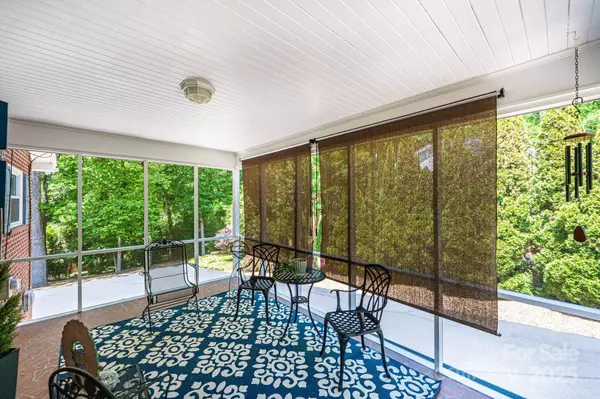 1602 Brentwood DR, Newton, NC 28658