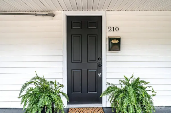 210 W 15th ST, Newton, NC 28658