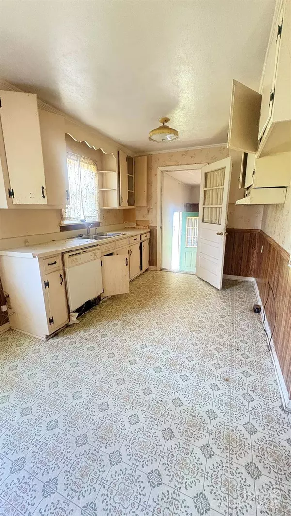 1073 Springdale DR, Maiden, NC 28650