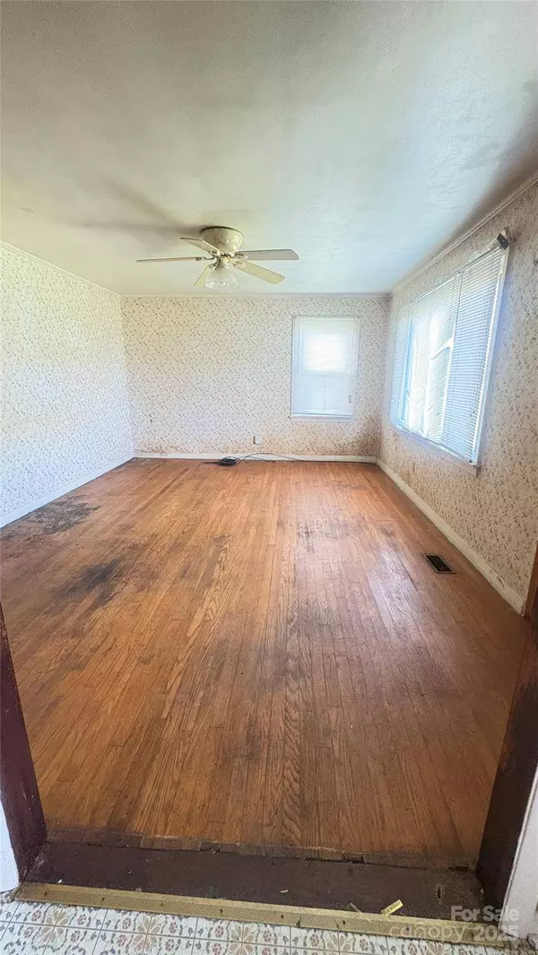 1073 Springdale DR, Maiden, NC 28650