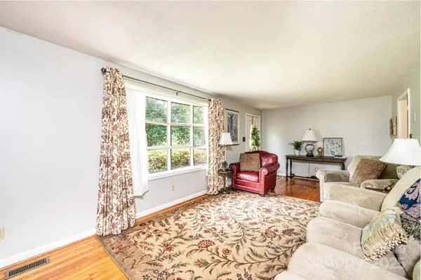 1008 2nd ST SE, Conover, NC 28613