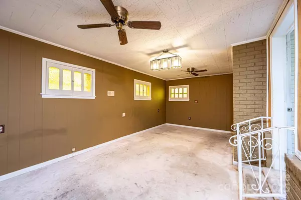 1837 5th AVE SW, Hickory, NC 28602