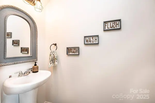 1522 Cannan Mountain DR, Newton, NC 28658