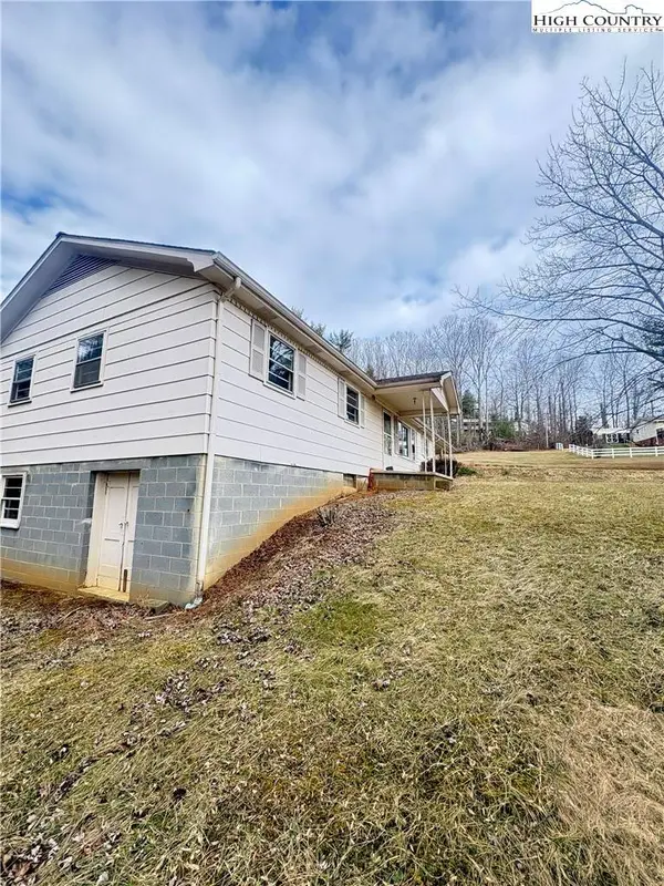 225 Davis RD, Crumpler, NC 28617