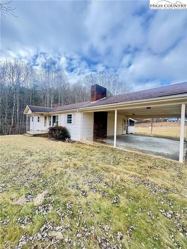 225 Davis RD, Crumpler, NC 28617