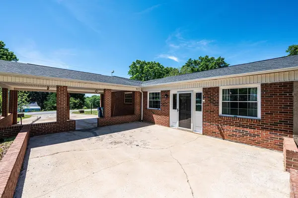 2984 Lutz BLVD, Newton, NC 28658