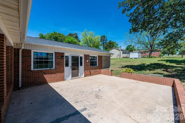 2984 Lutz BLVD, Newton, NC 28658