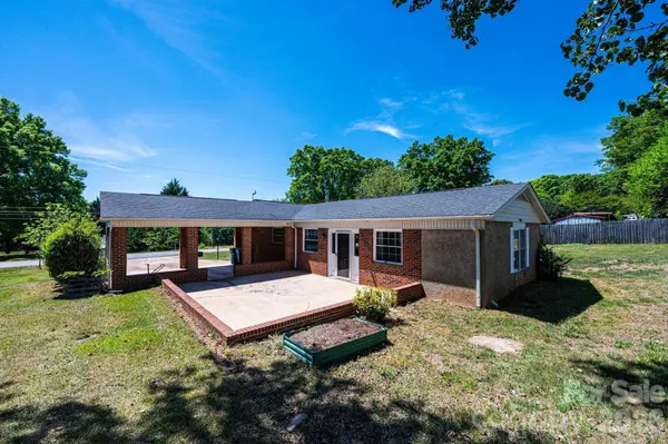 2984 Lutz BLVD, Newton, NC 28658