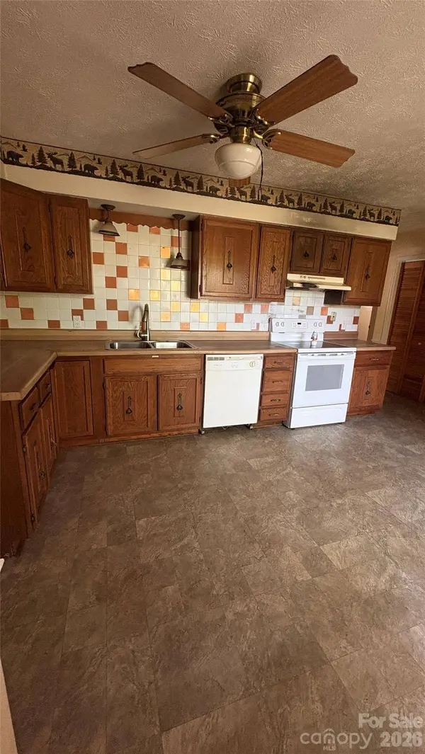 132 Haynes ST, Hendersonville, NC 28791