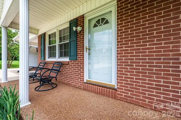315 Shannonbrook DR, Newton, NC 28658