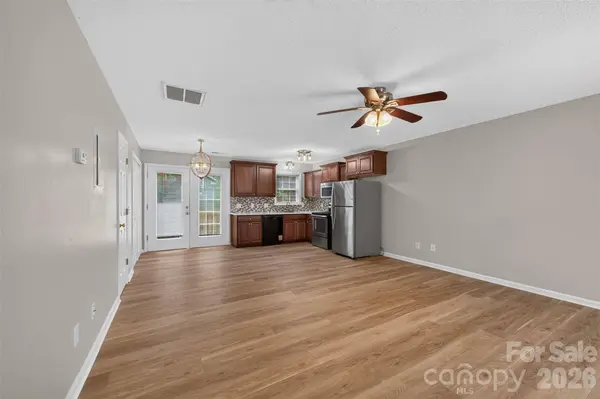 1057 19th ST NE, Hickory, NC 28601