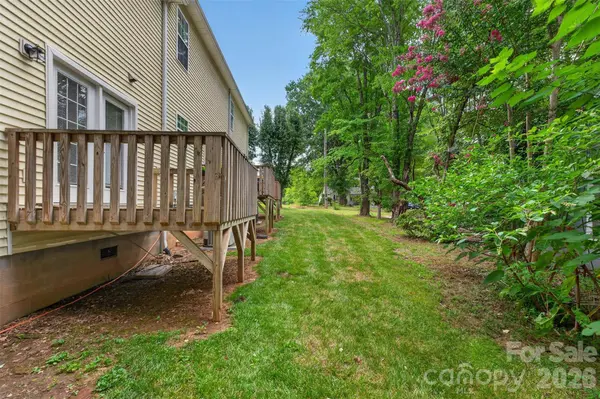 1057 19th ST NE, Hickory, NC 28601