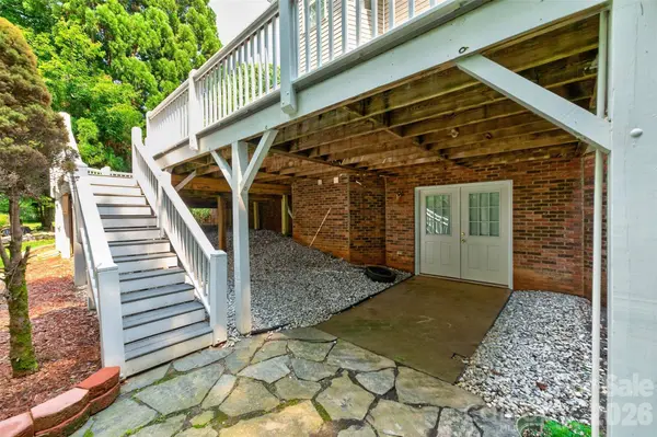 220 35th AVE NE, Hickory, NC 28601