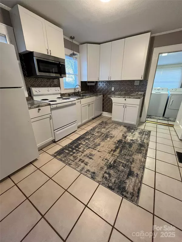 706 13th ST SW, Hickory, NC 28602