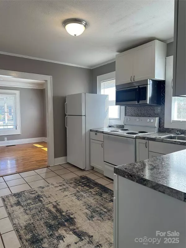 706 13th ST SW, Hickory, NC 28602