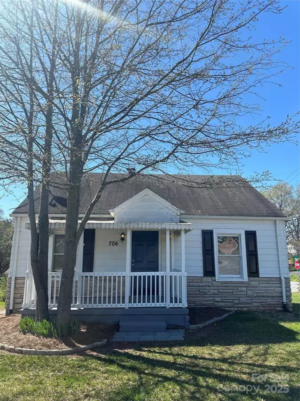 706 13th ST SW, Hickory, NC 28602