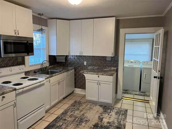 706 13th ST SW, Hickory, NC 28602