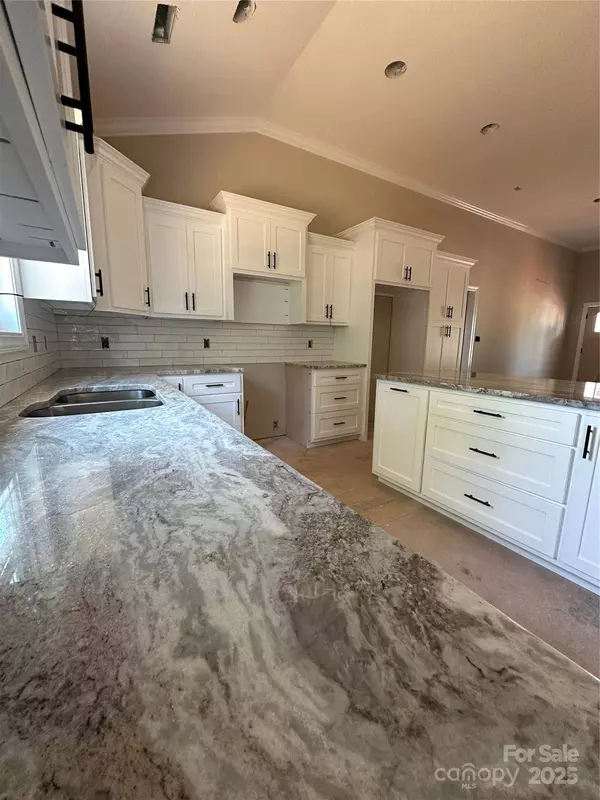 4940 Southview DR, Hickory, NC 28602