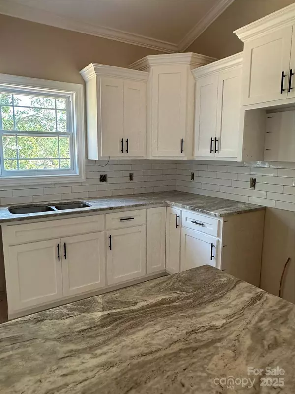 4940 Southview DR, Hickory, NC 28602