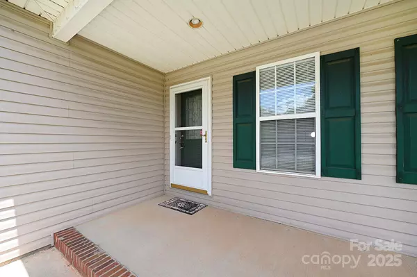 202 Pine Meadows ST, Hickory, NC 28601