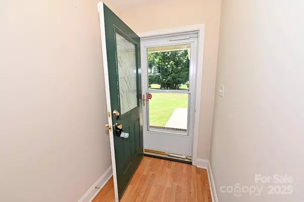 202 Pine Meadows ST, Hickory, NC 28601