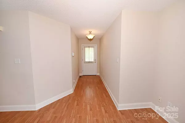 202 Pine Meadows ST, Hickory, NC 28601