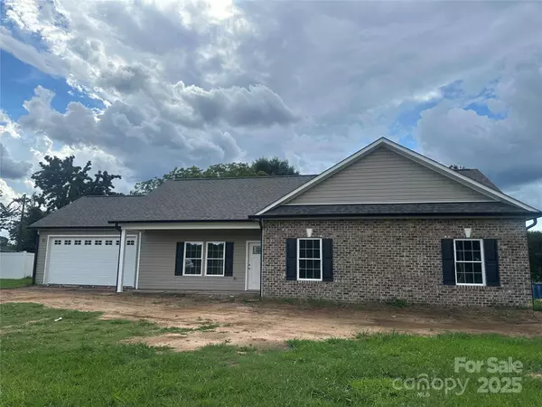 3835 Sulphur Springs RD NE, Hickory, NC 28601