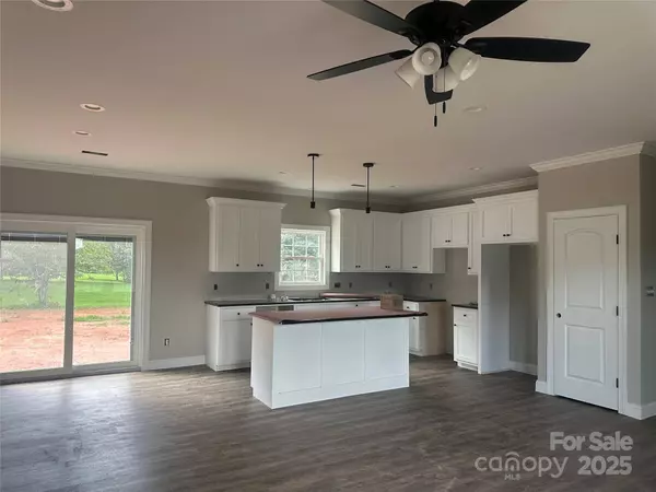 3835 Sulphur Springs RD NE, Hickory, NC 28601