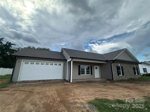 3835 Sulphur Springs RD NE, Hickory, NC 28601