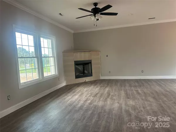 3835 Sulphur Springs RD NE, Hickory, NC 28601