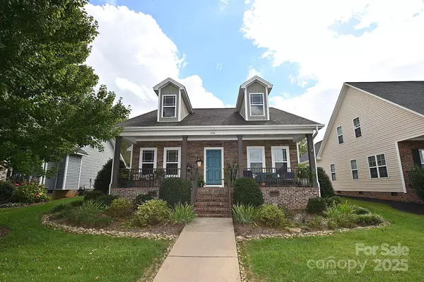 1144 13th Avenue CIR NE, Hickory, NC 28601