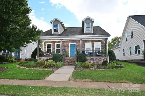 1144 13th Avenue CIR NE, Hickory, NC 28601