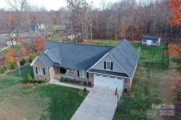 2124 Layton LN, Newton, NC 28658