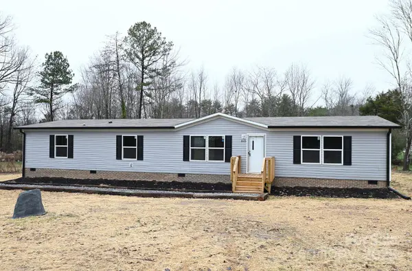 3325 37th AVE NE, Hickory, NC 28601
