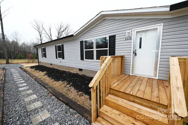 3325 37th AVE NE, Hickory, NC 28601
